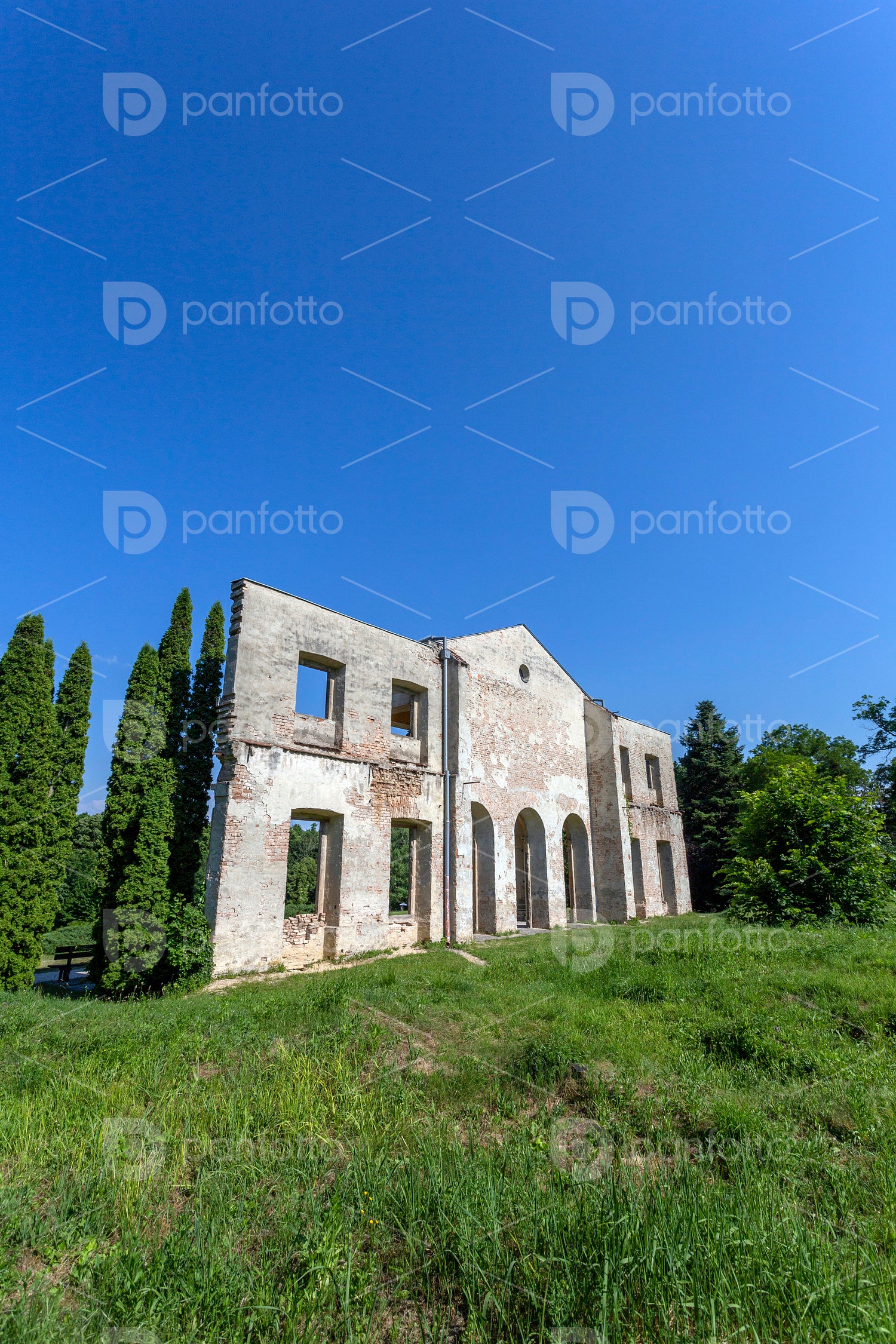 Palace ruins in the Arboretum of Alcsút