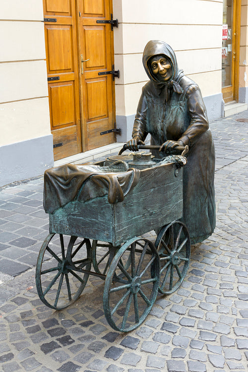 Aunt Kati statue