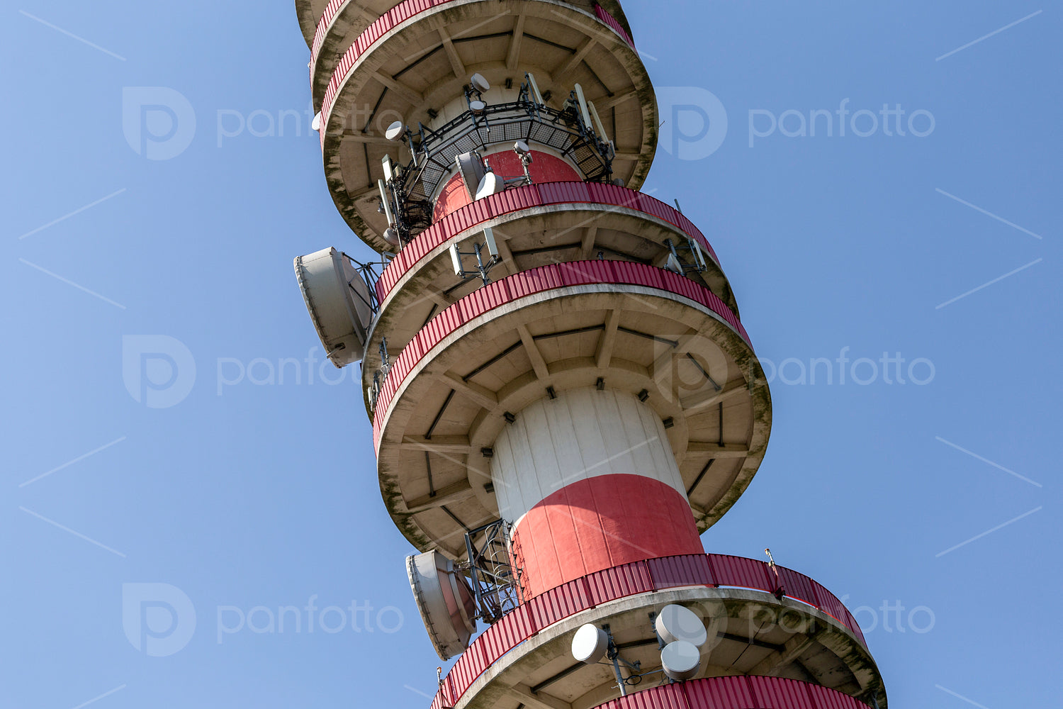 Close up shot of a telecommunication tower in Győr