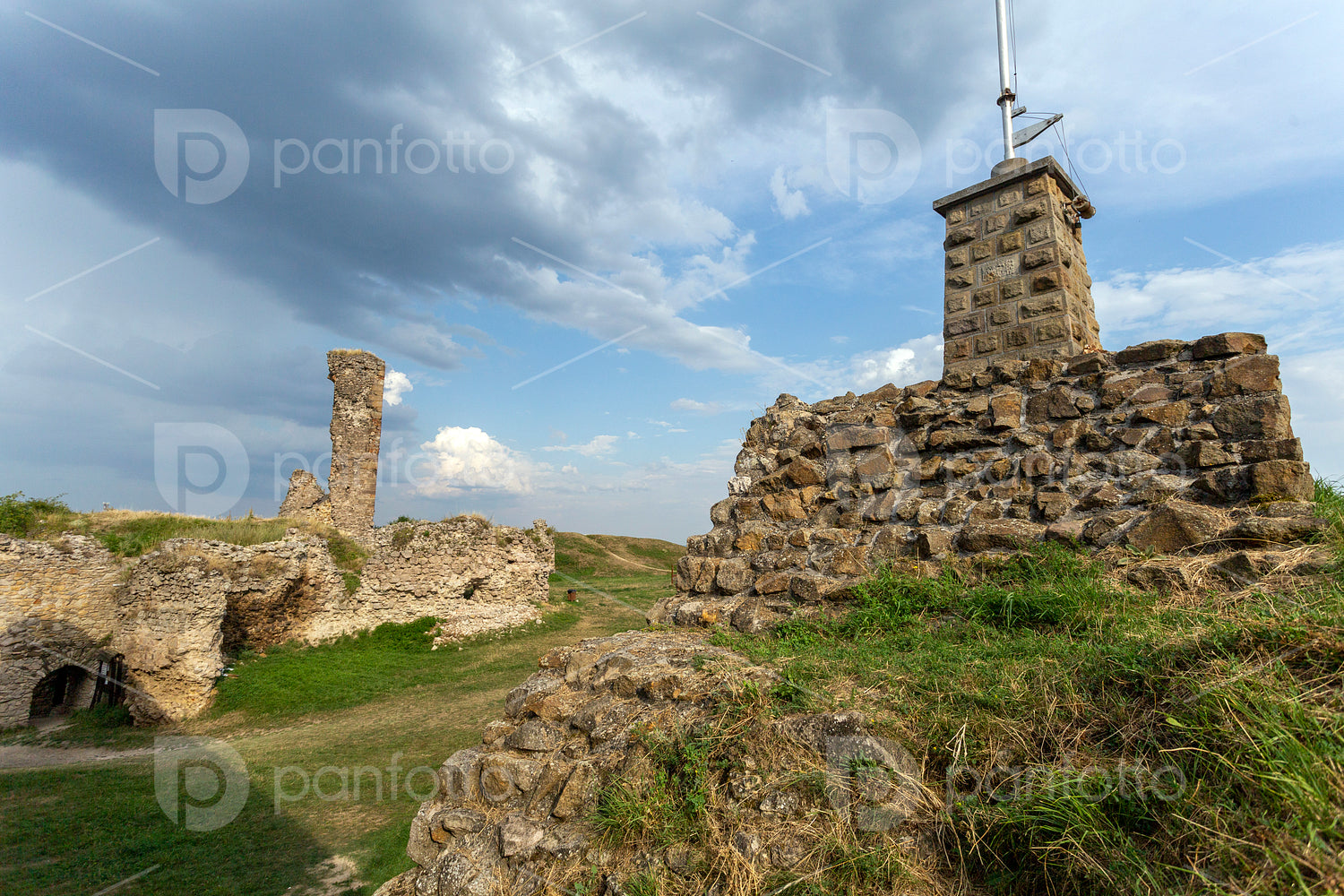 The castle of Nógrád
