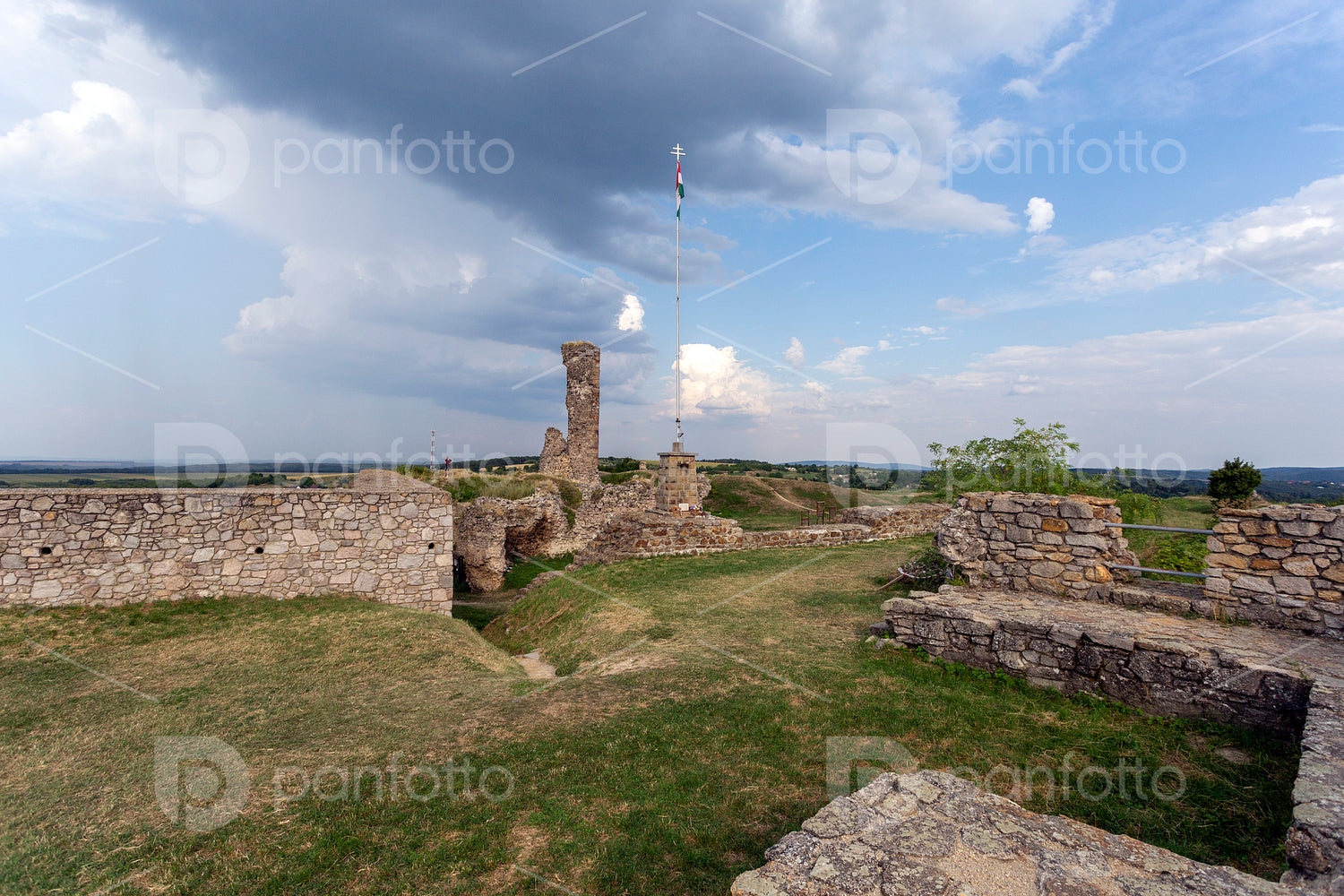 The castle of Nógrád
