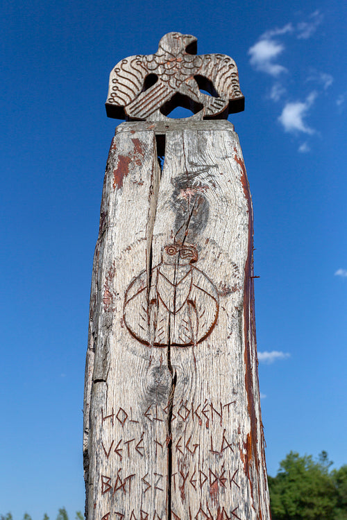 Wooden grave marker in in Karos