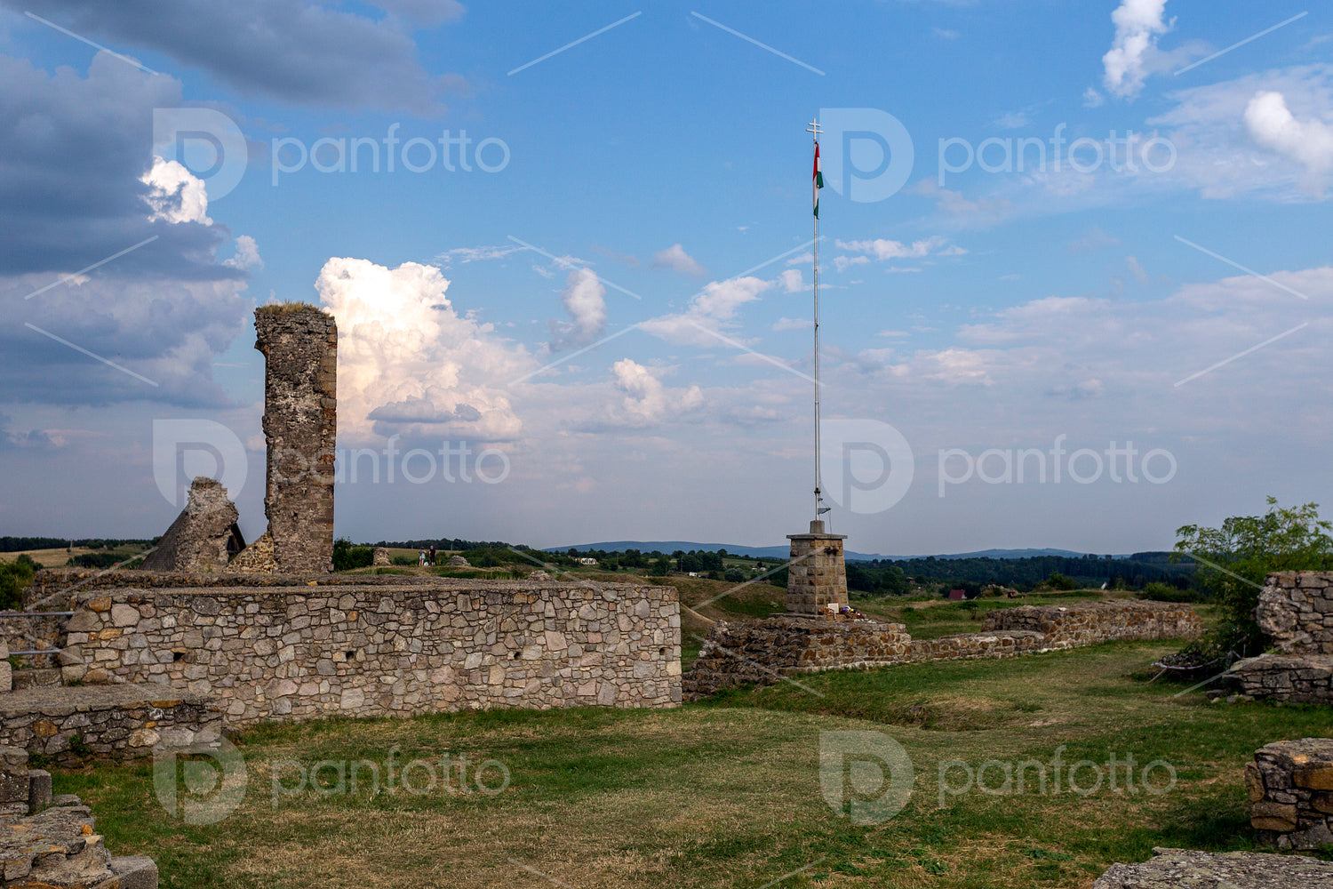 The castle of Nógrád