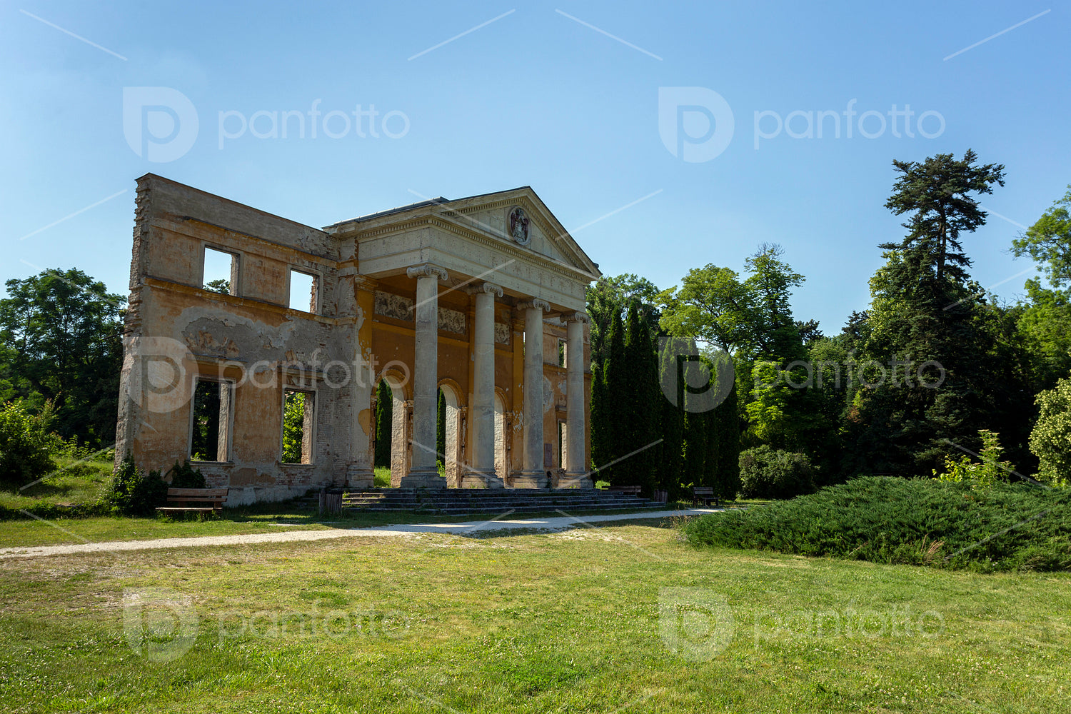 Palace ruins in the Arboretum of Alcsút