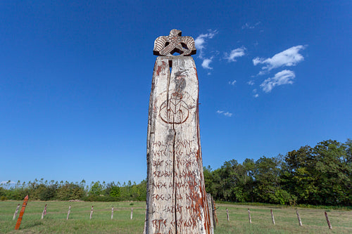 Wooden grave marker in in Karos