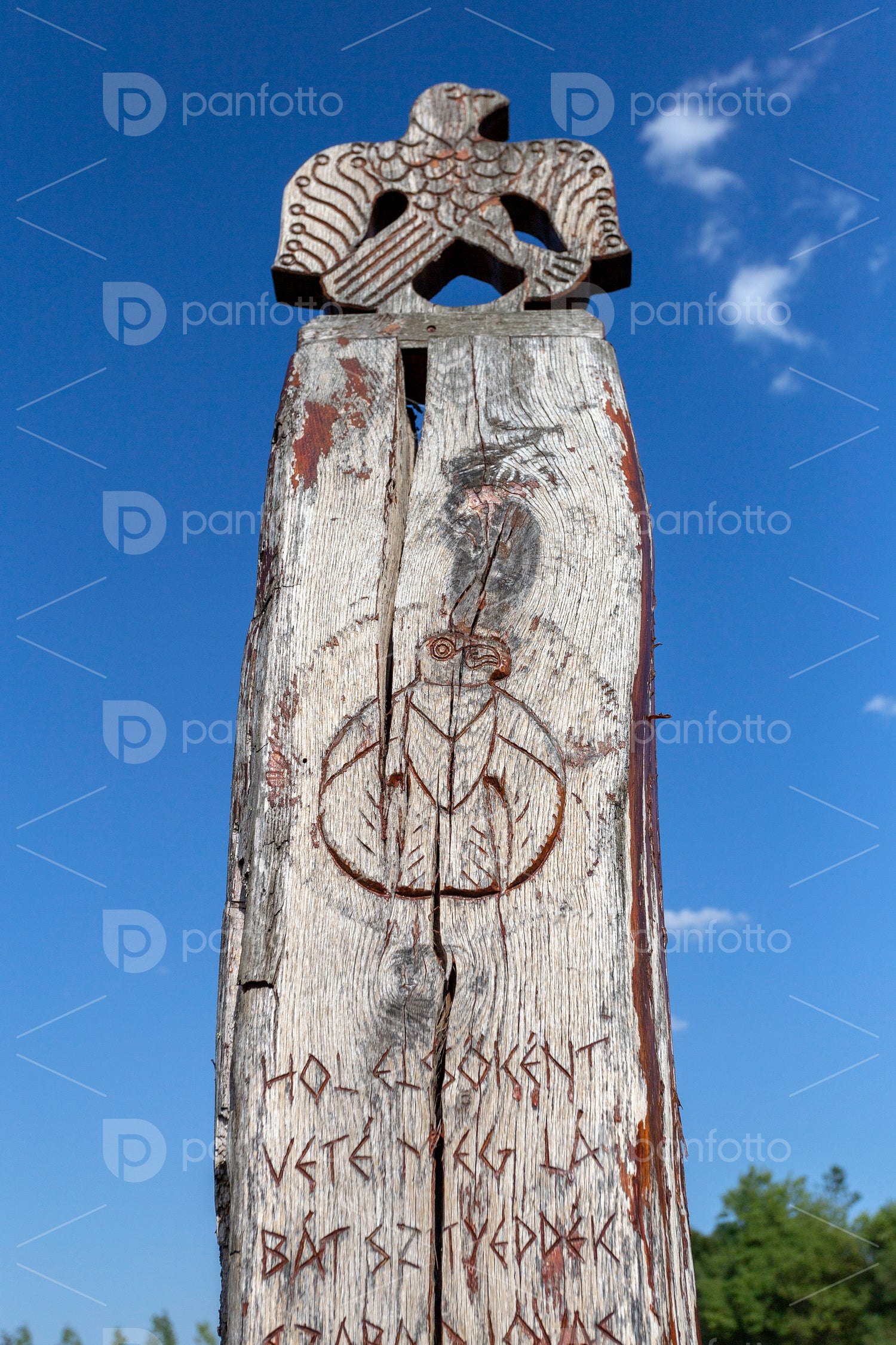 Wooden grave marker in in Karos