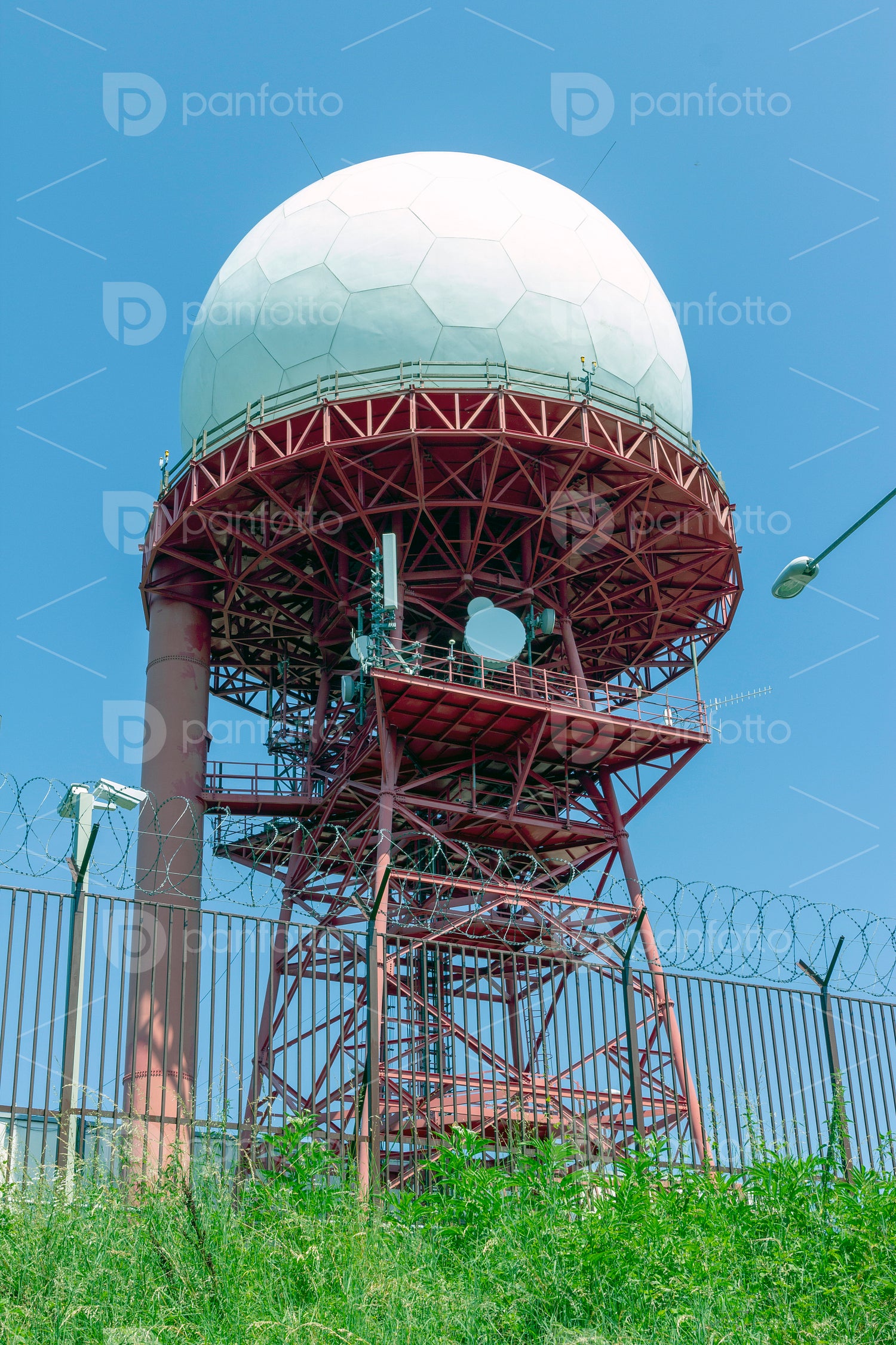 Radar station on the Kőris