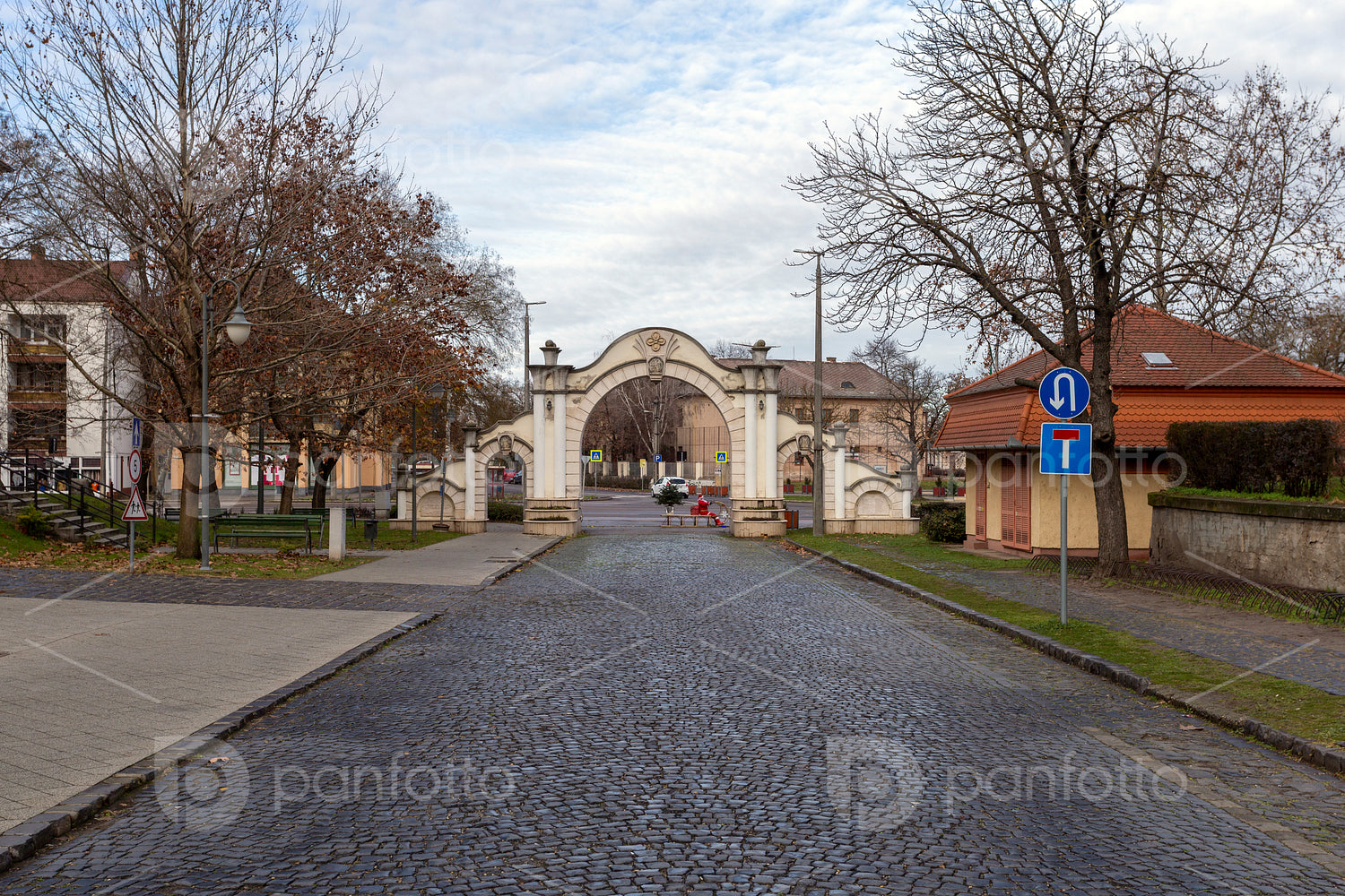 Kinizsi city gate in Abony