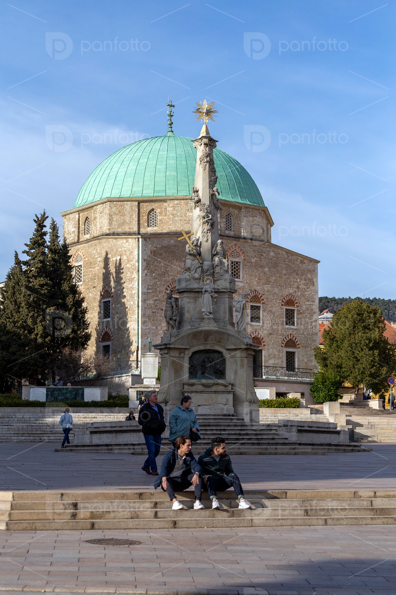 Holy Trinity statue with the mosque of pasha Qasim the Victoriou