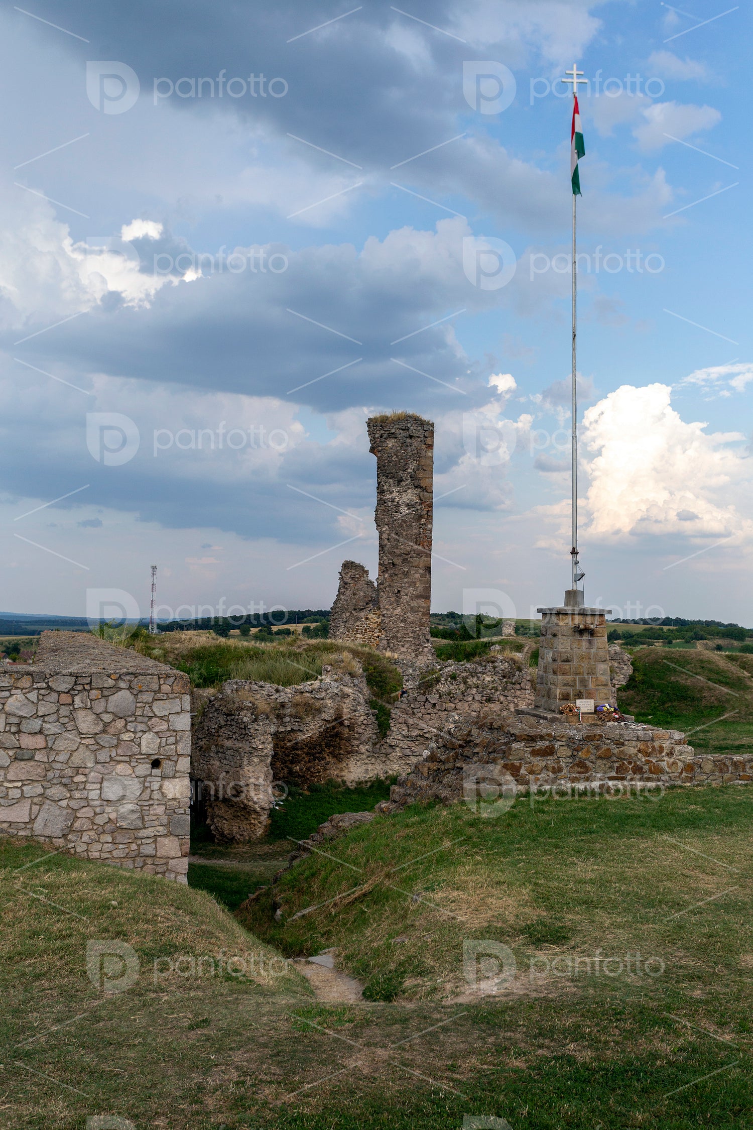 The castle of Nógrád