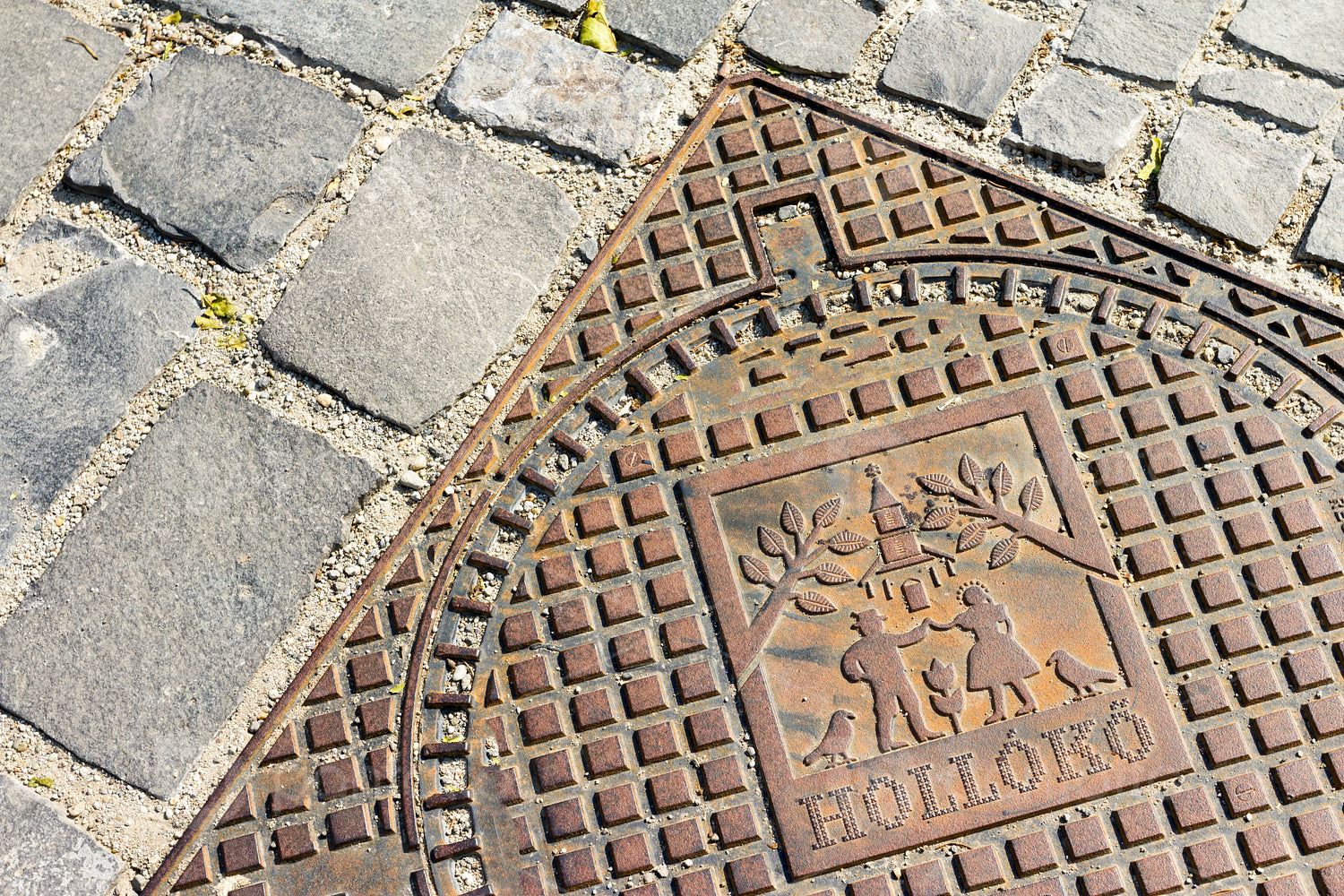 Manhole cover in Holloko