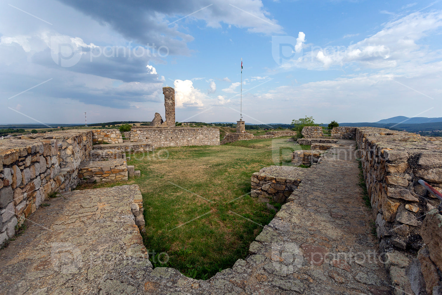 The castle of Nógrád