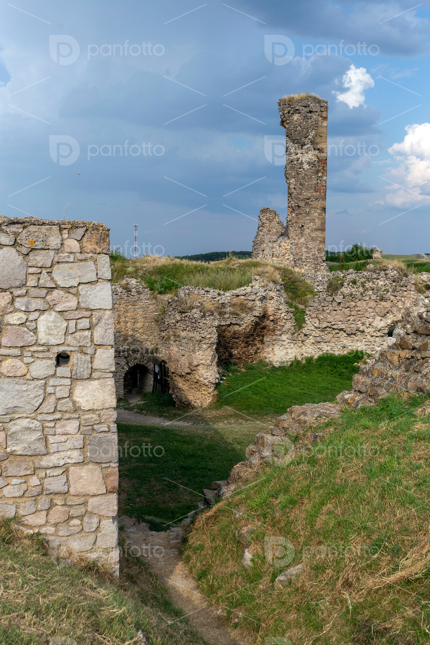The castle of Nógrád