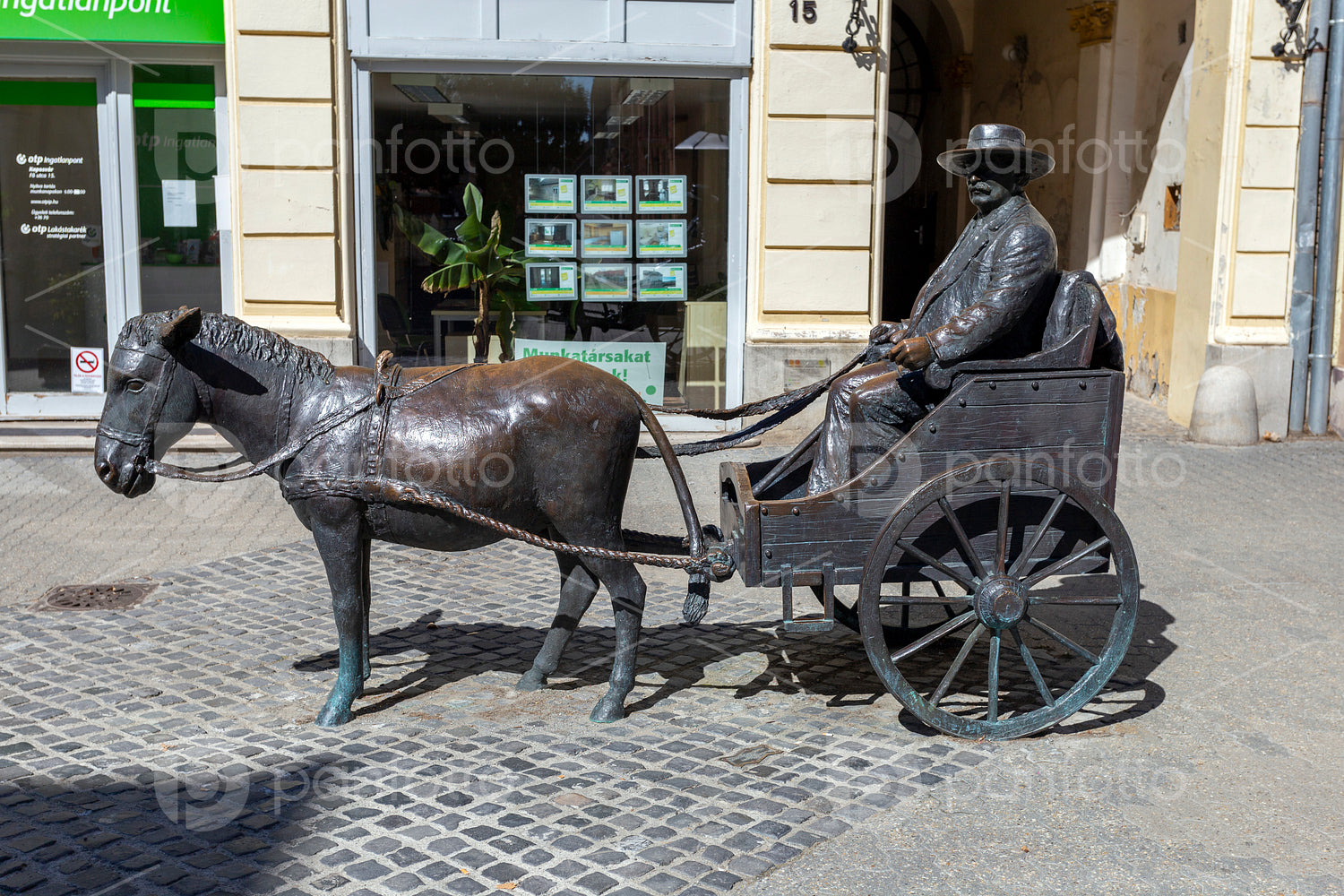 Statue of József Rippl-Rónai in Kaposvár