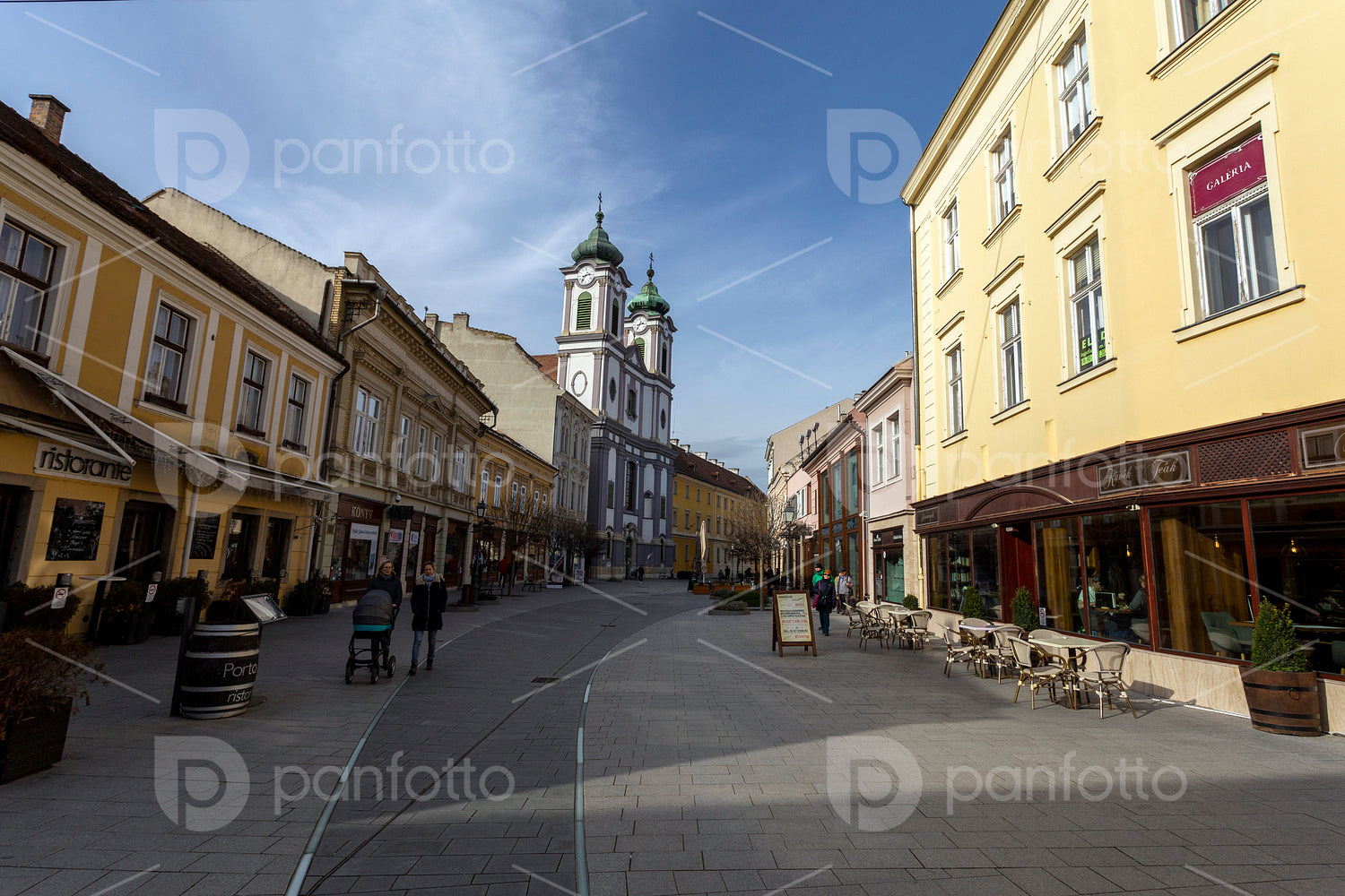 Cobblestone street in Székesfehérvár on a winter day.
