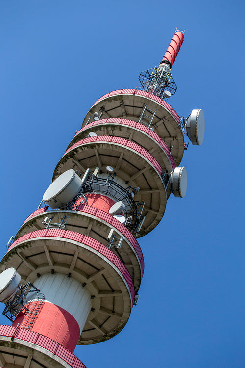 Close up shot of a telecommunication tower in Győr