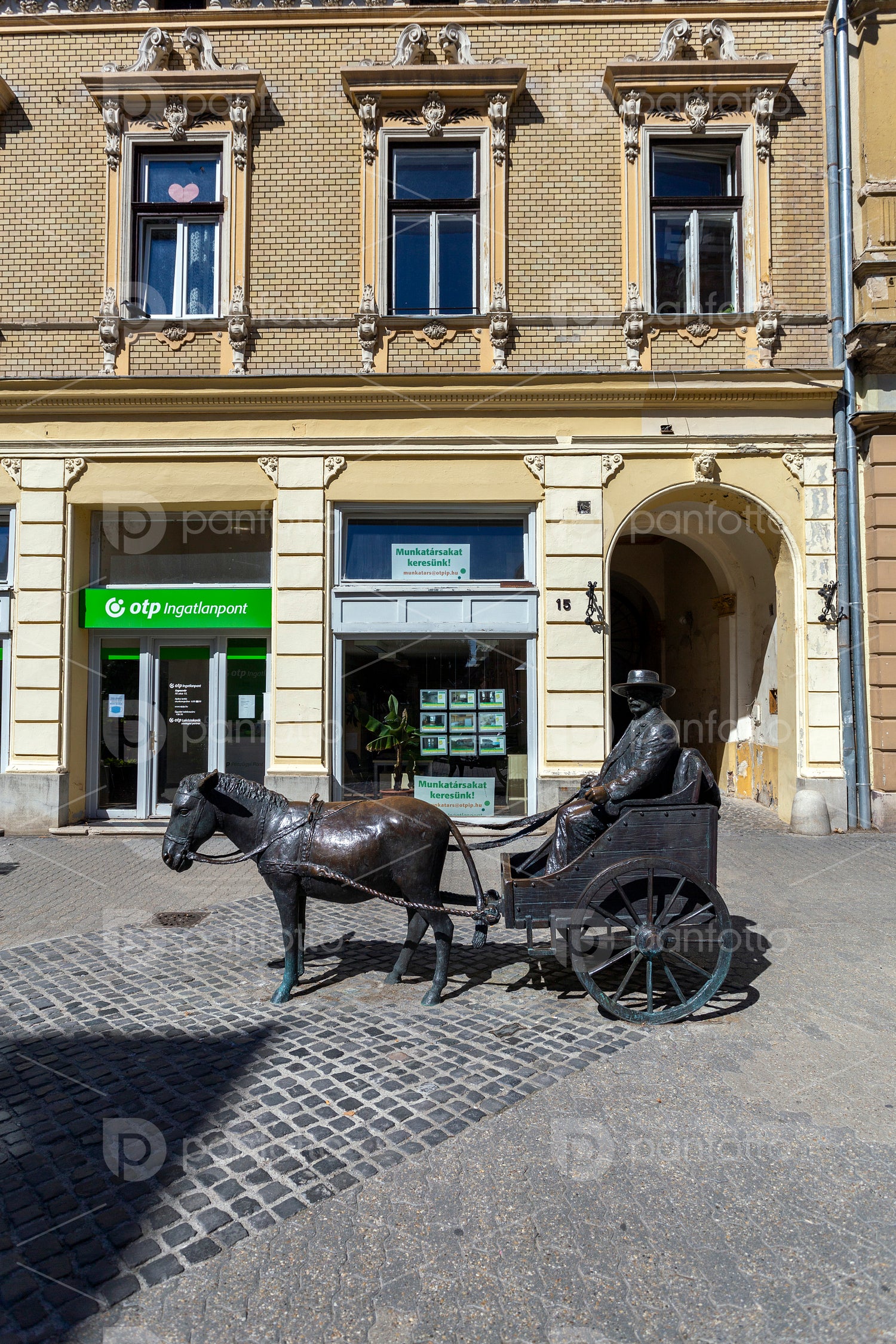 Statue of József Rippl-Rónai in Kaposvár