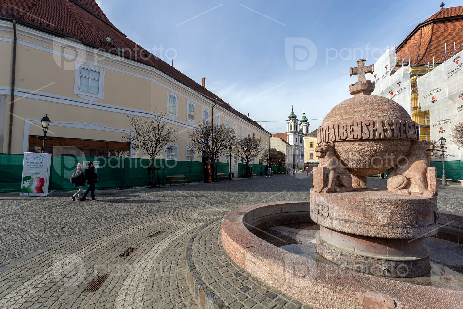 Orb and cross statue as a national memorial in Székesfehérvár