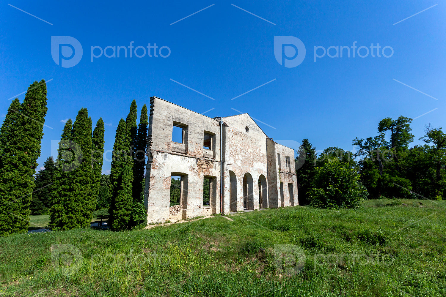 Palace ruins in the Arboretum of Alcsút