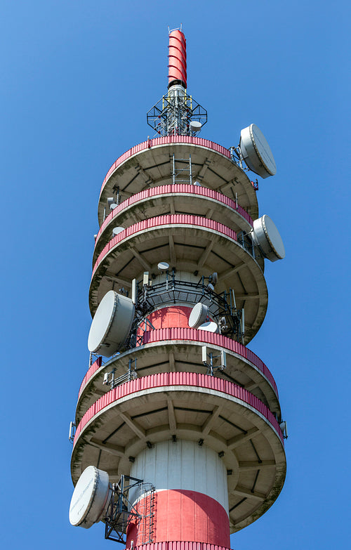 Close up shot of a telecommunication tower in Győr