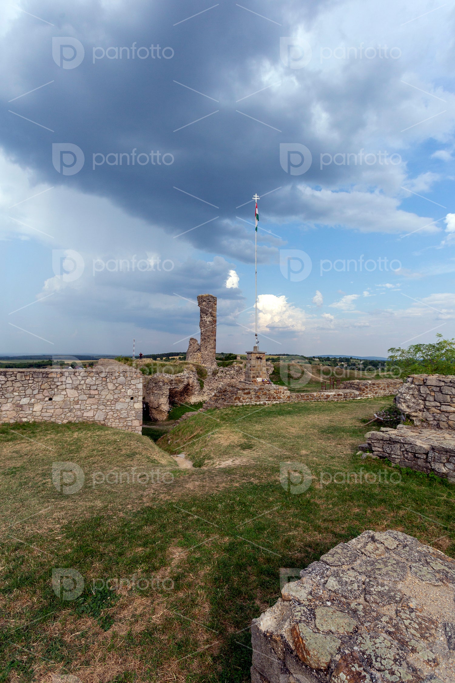 The castle of Nógrád
