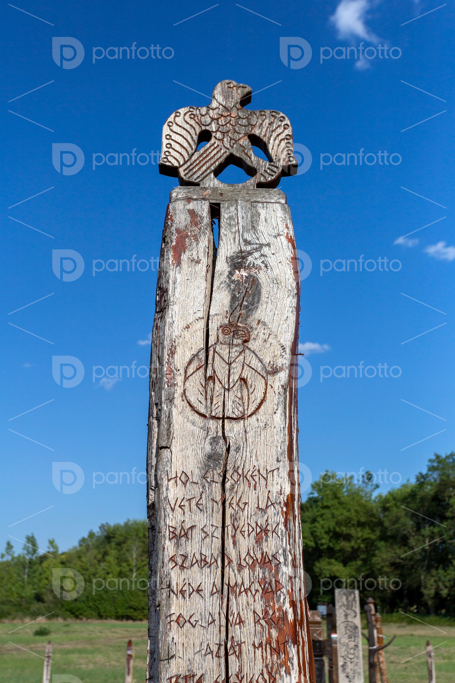 Wooden grave marker in in Karos
