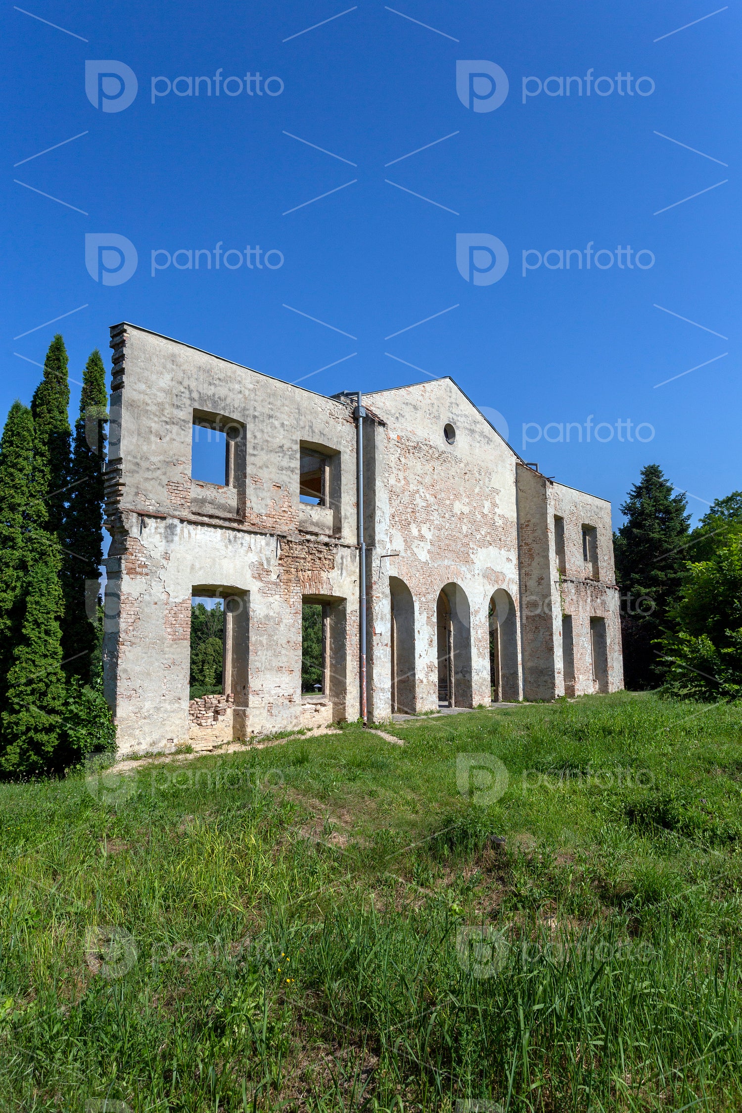 Palace ruins in the Arboretum of Alcsút
