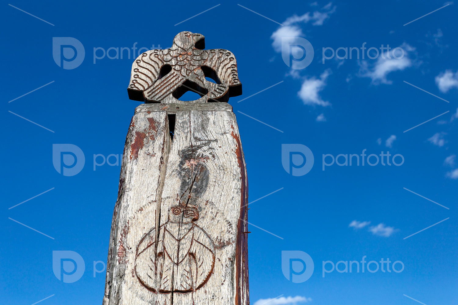 Wooden grave marker in in Karos