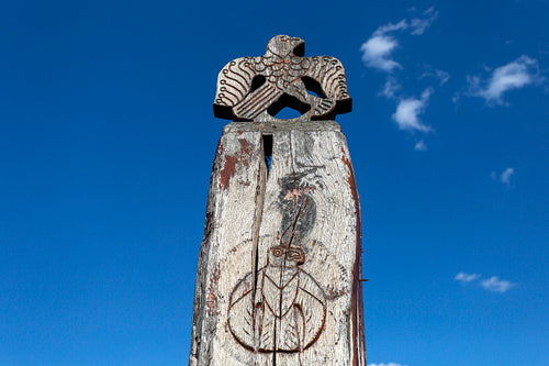 Wooden grave marker in in Karos
