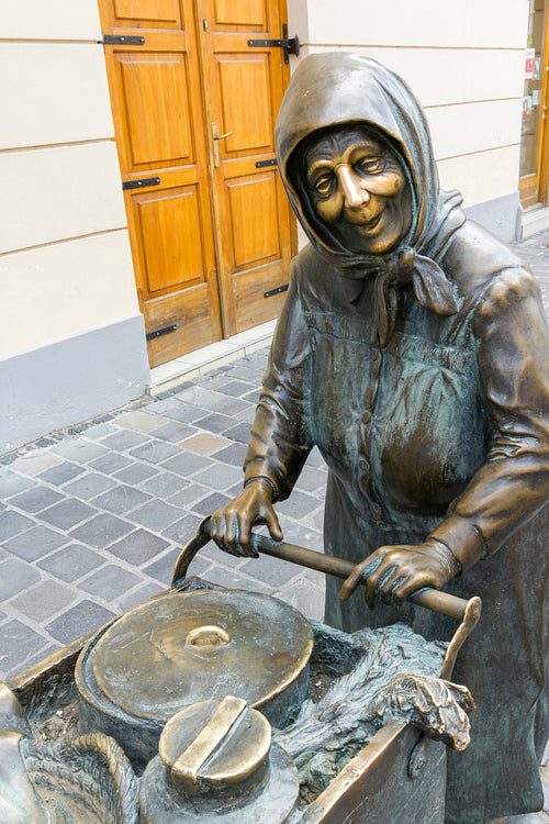 Aunt Kati statue