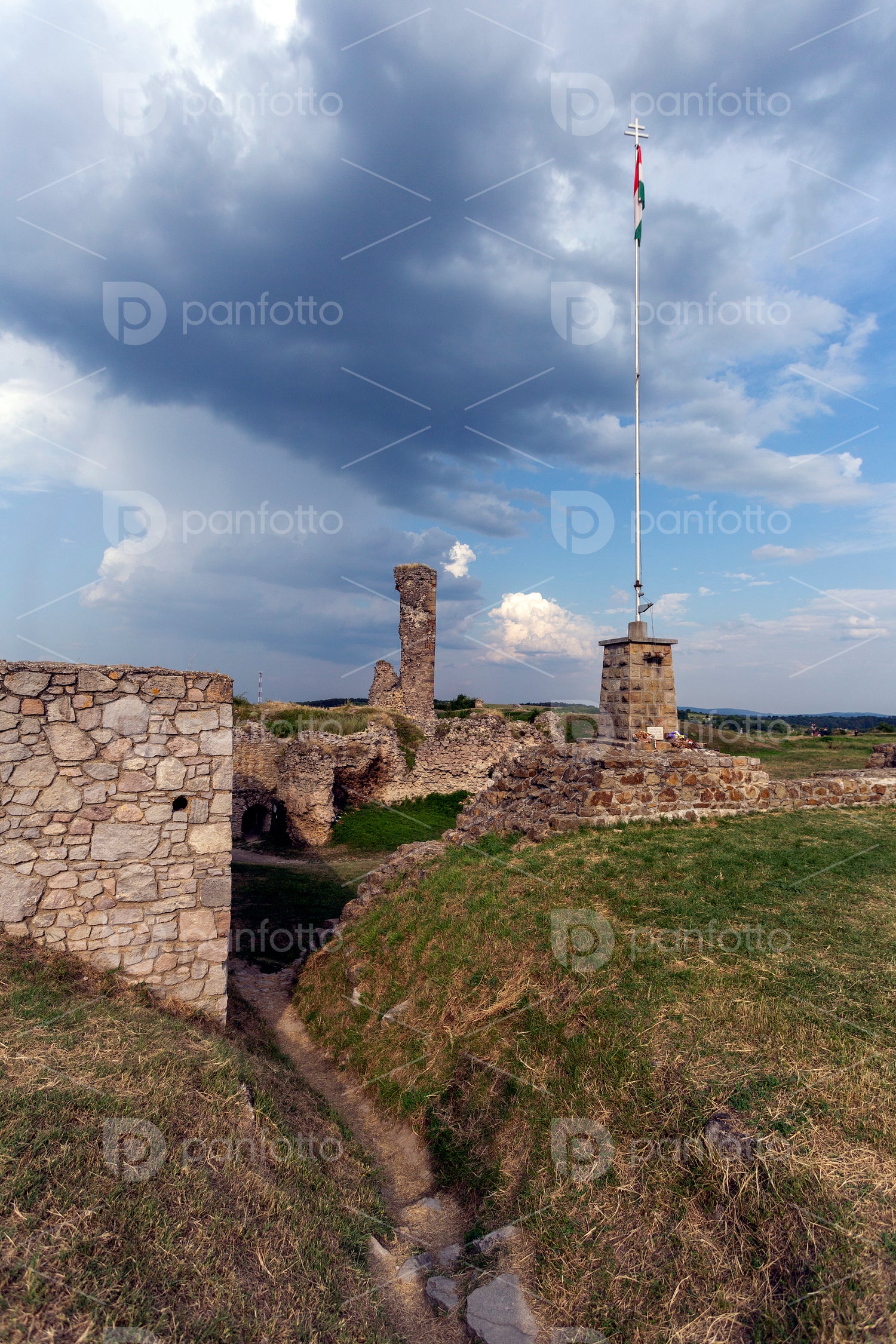The castle of Nógrád