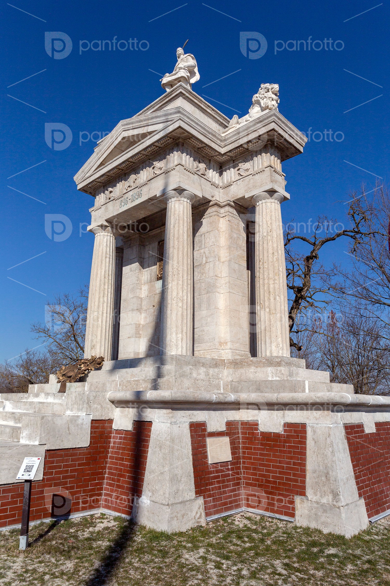 Monument of Hungarian Grand Prince Árpád
