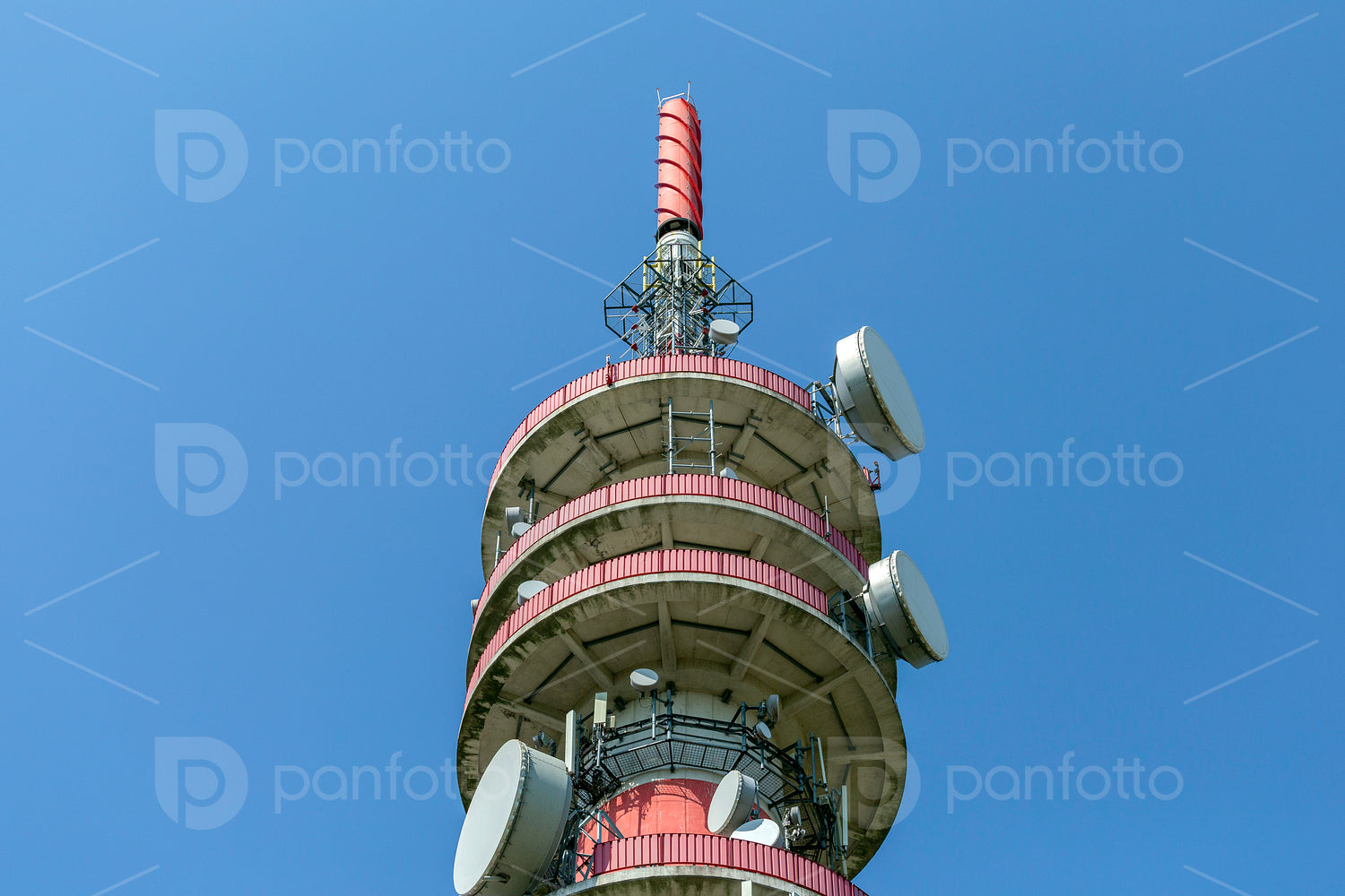 Close up shot of a telecommunication tower in Győr