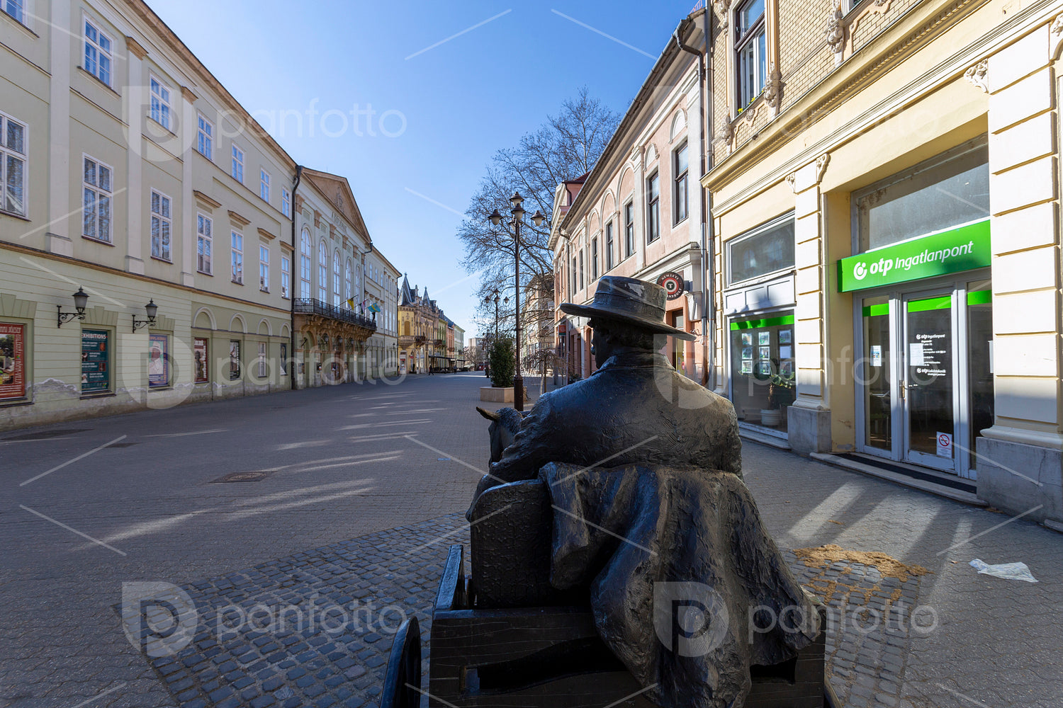 Statue of József Rippl-Rónai in Kaposvár